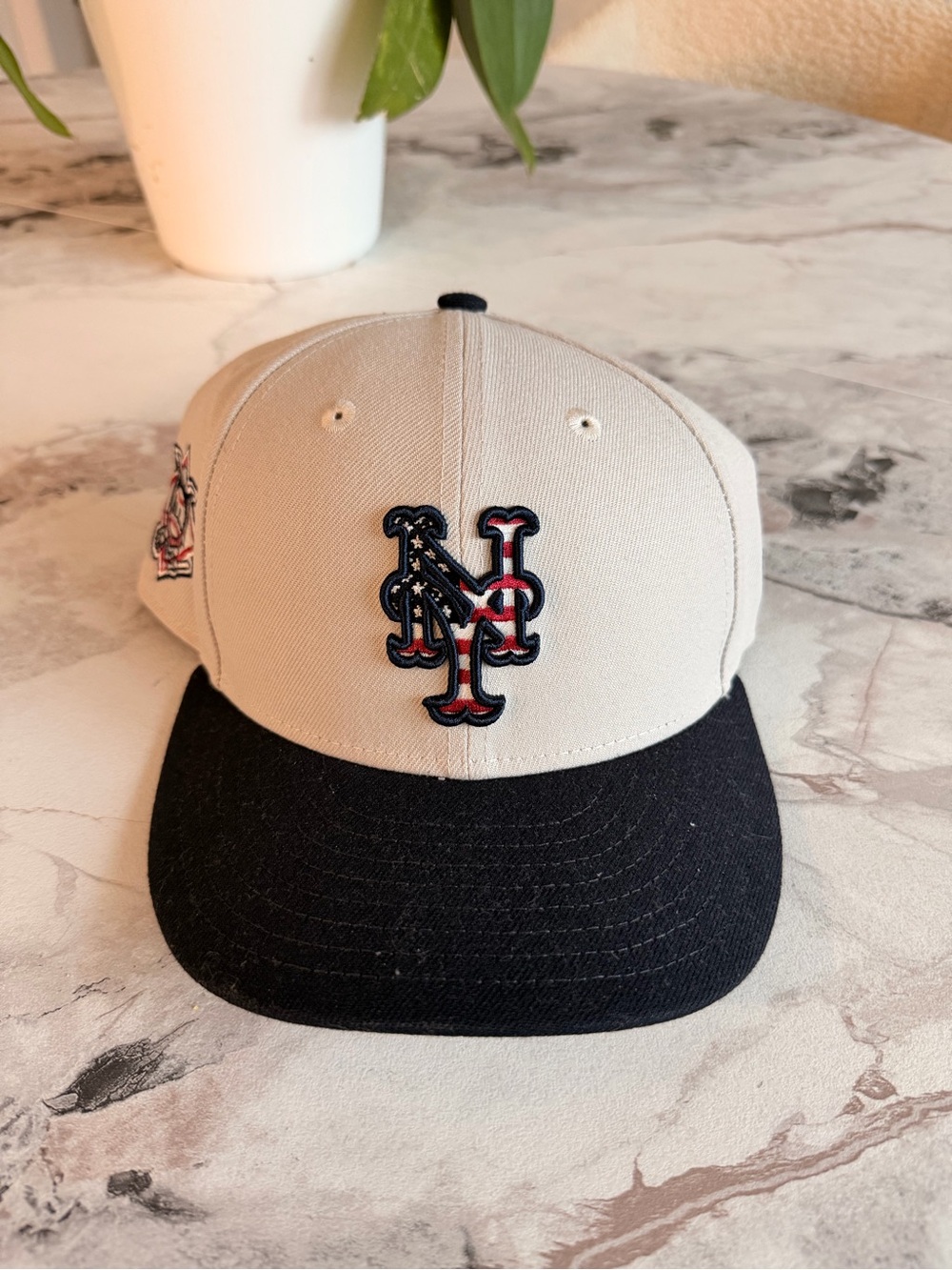 Mets American Flag Beige and Black Baseball Cap with Team Logo 7 3/8